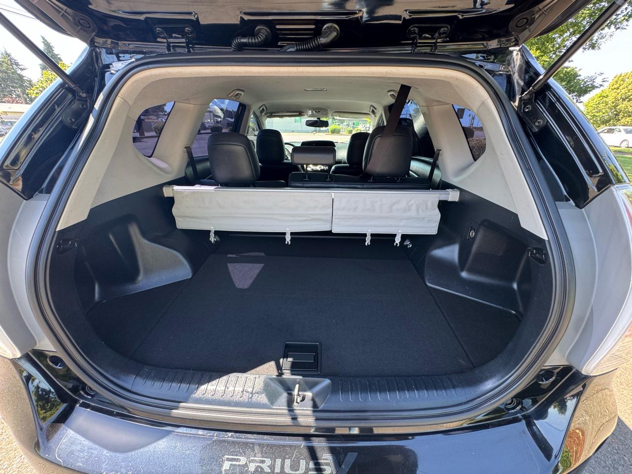 Toyota Prius V 5dr Wgn Three (Natl) 2015
