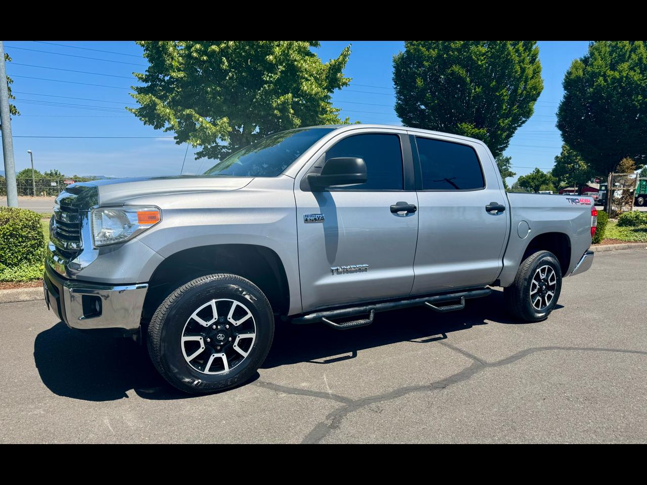 Toyota Tundra 4WD Truck CrewMax 5.7L V8 6-Spd AT SR5 (Natl) 2016