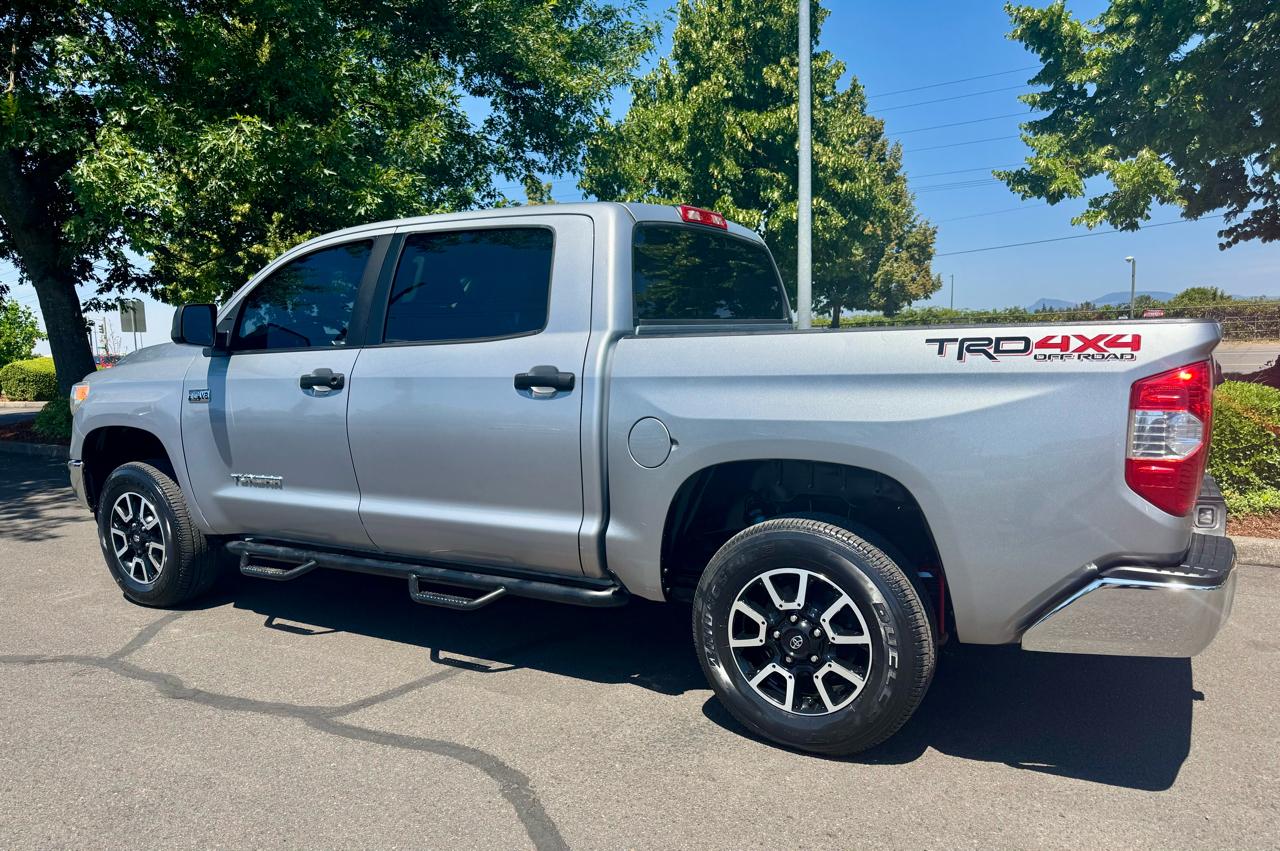 Toyota Tundra 4WD Truck CrewMax 5.7L V8 6-Spd AT SR5 (Natl) 2016