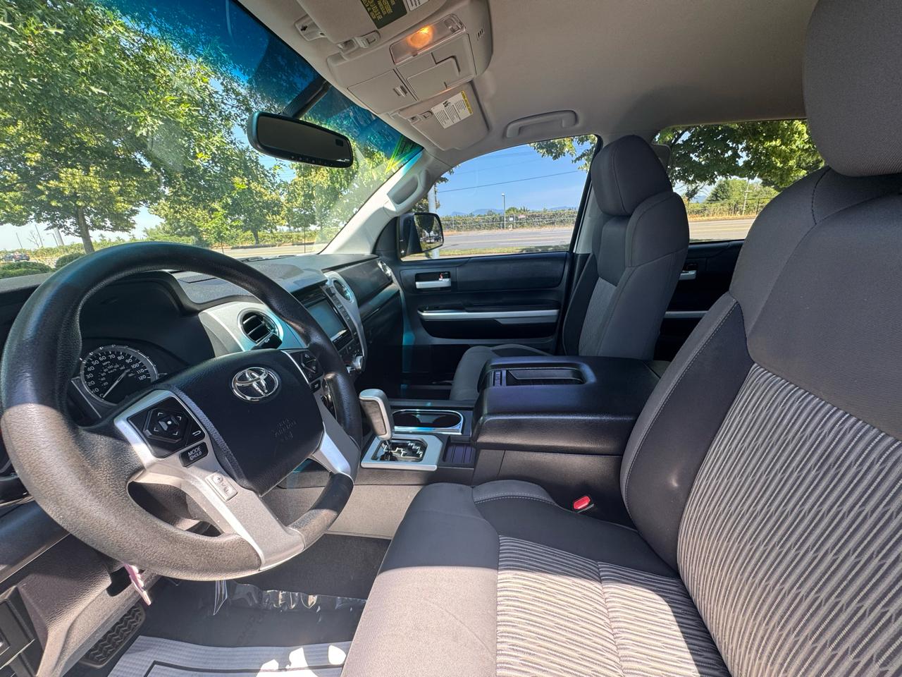 Toyota Tundra 4WD Truck CrewMax 5.7L V8 6-Spd AT SR5 (Natl) 2016