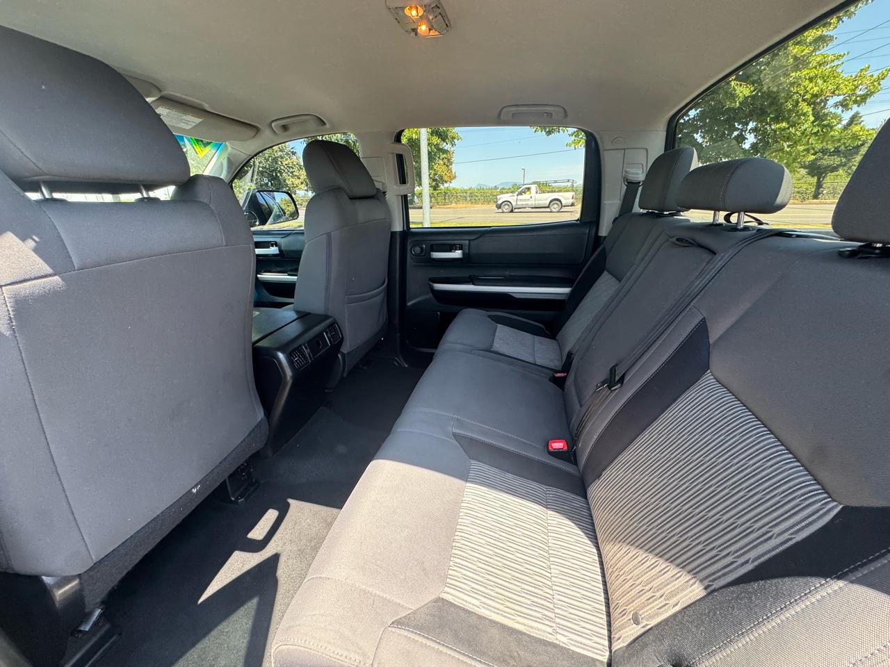 Toyota Tundra 4WD Truck CrewMax 5.7L V8 6-Spd AT SR5 (Natl) 2016