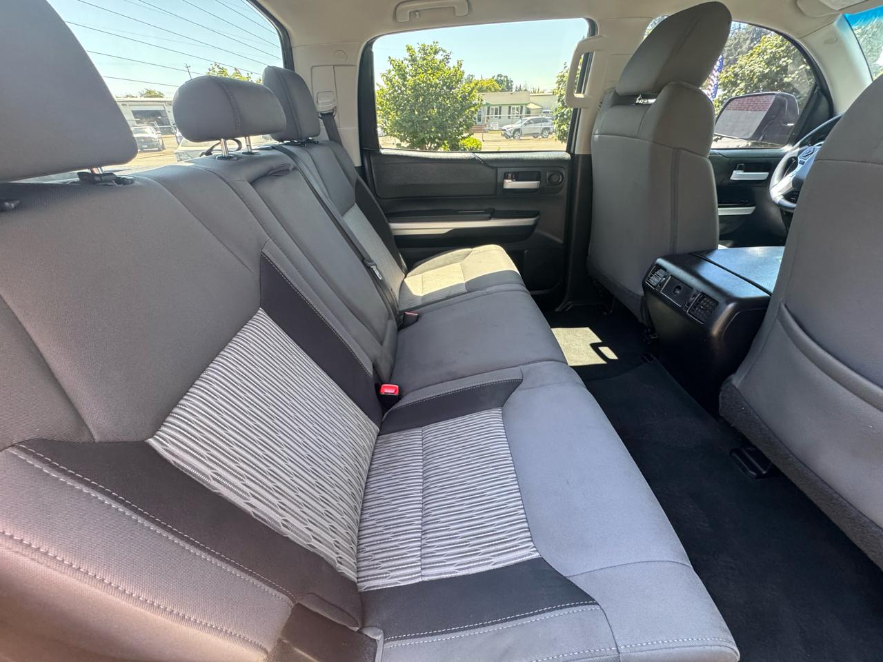Toyota Tundra 4WD Truck CrewMax 5.7L V8 6-Spd AT SR5 (Natl) 2016
