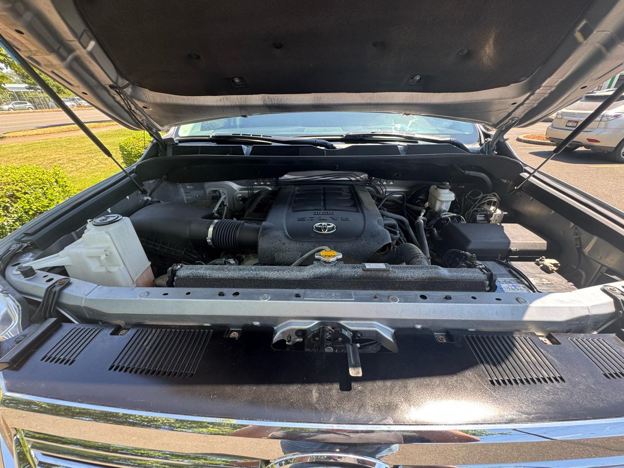 Toyota Tundra 4WD Truck CrewMax 5.7L V8 6-Spd AT SR5 (Natl) 2016