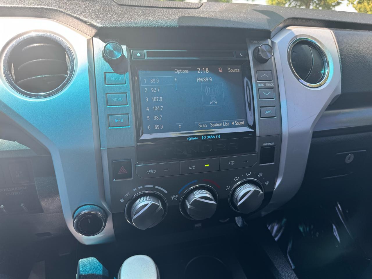 Toyota Tundra 4WD Truck CrewMax 5.7L V8 6-Spd AT SR5 (Natl) 2016