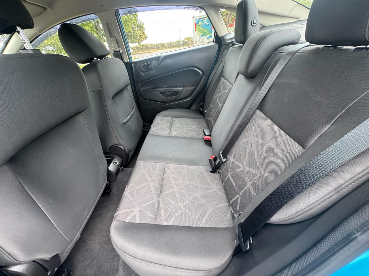 Ford Fiesta 4dr Sdn SE 2013