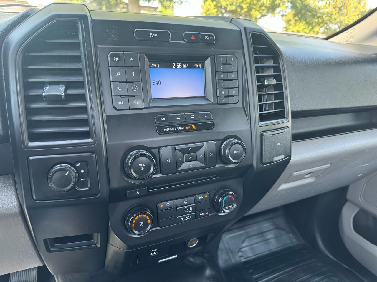 Ford F-150 XLT 4WD Reg Cab 8' Box 2018