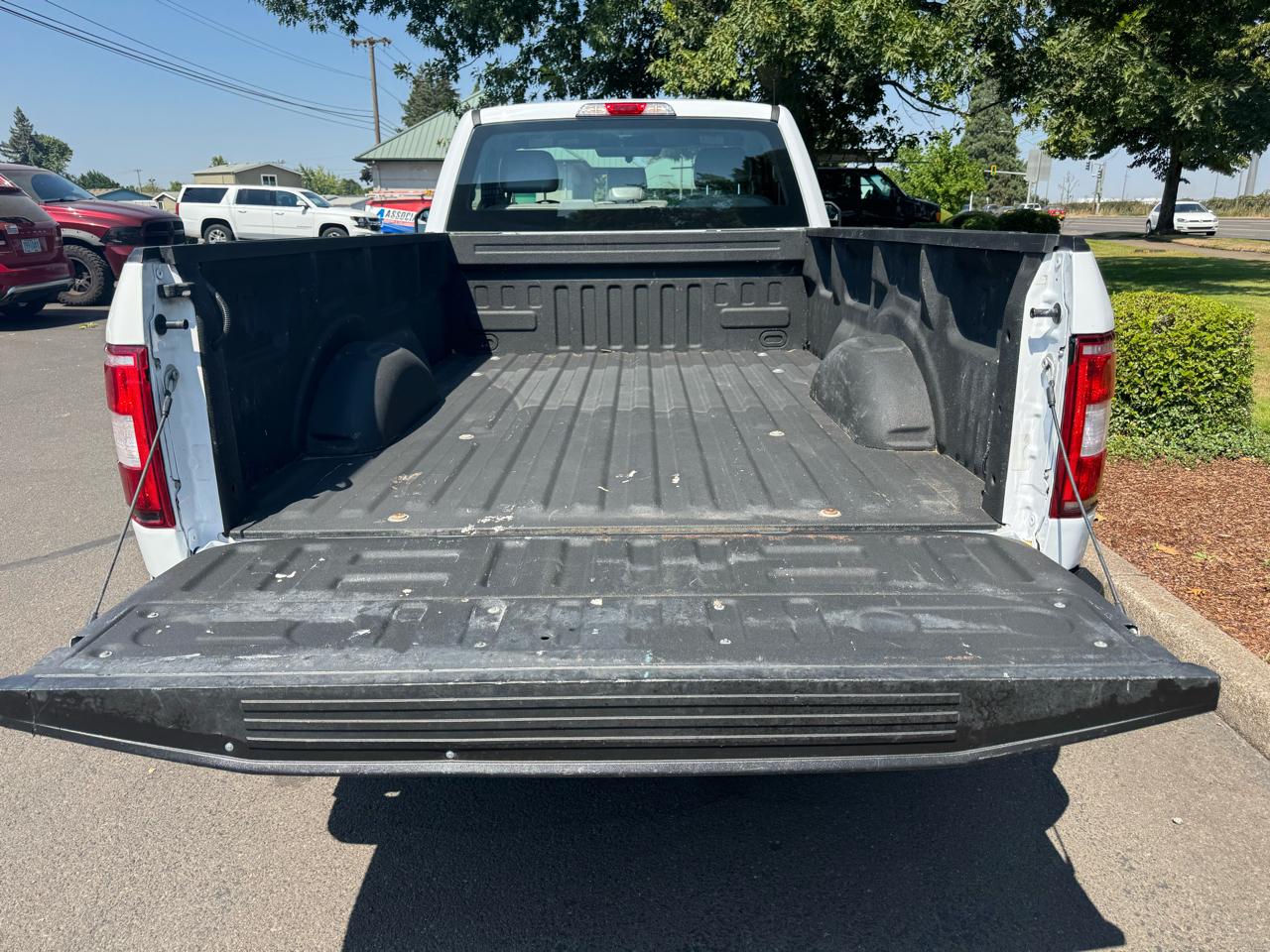 Ford F-150 XLT 4WD Reg Cab 8' Box 2018