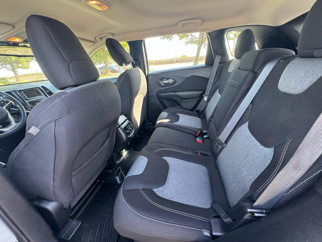 Jeep Cherokee 4WD 4dr Sport 2015