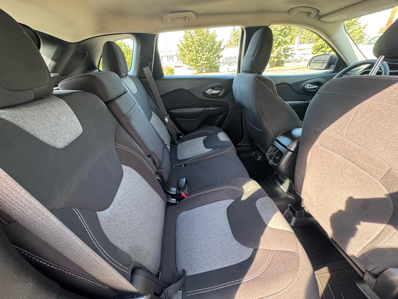 Jeep Cherokee 4WD 4dr Sport 2015
