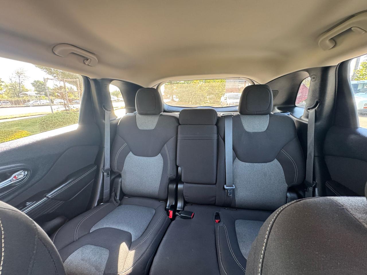 Jeep Cherokee 4WD 4dr Sport 2015