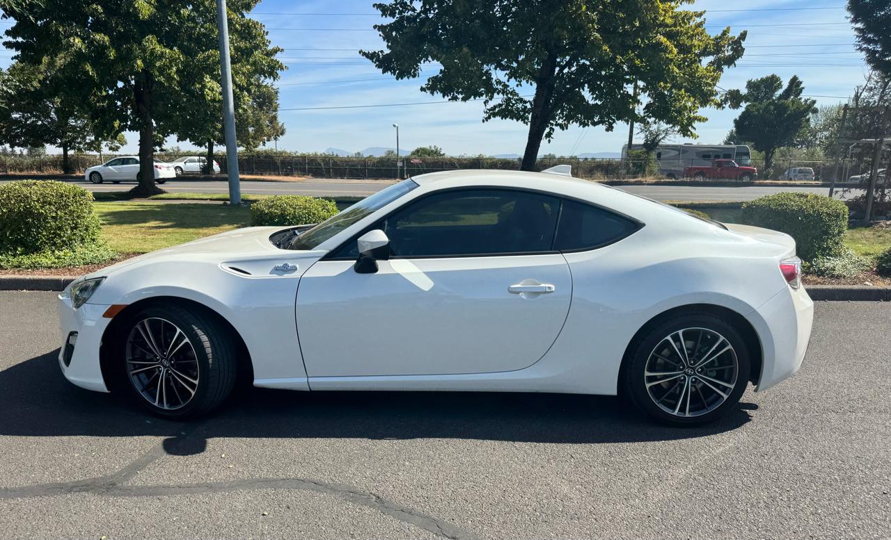 Scion FR-S 2dr Cpe Man (Natl) 2015