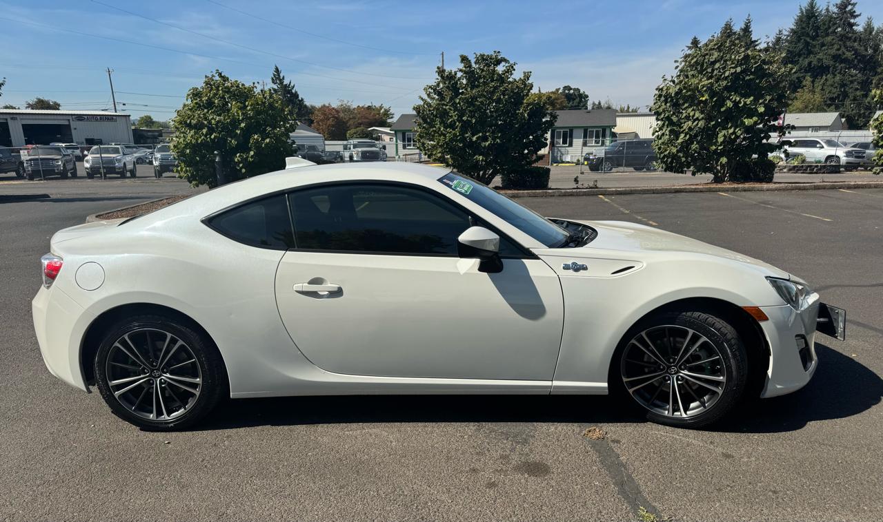 Scion FR-S 2dr Cpe Man (Natl) 2015