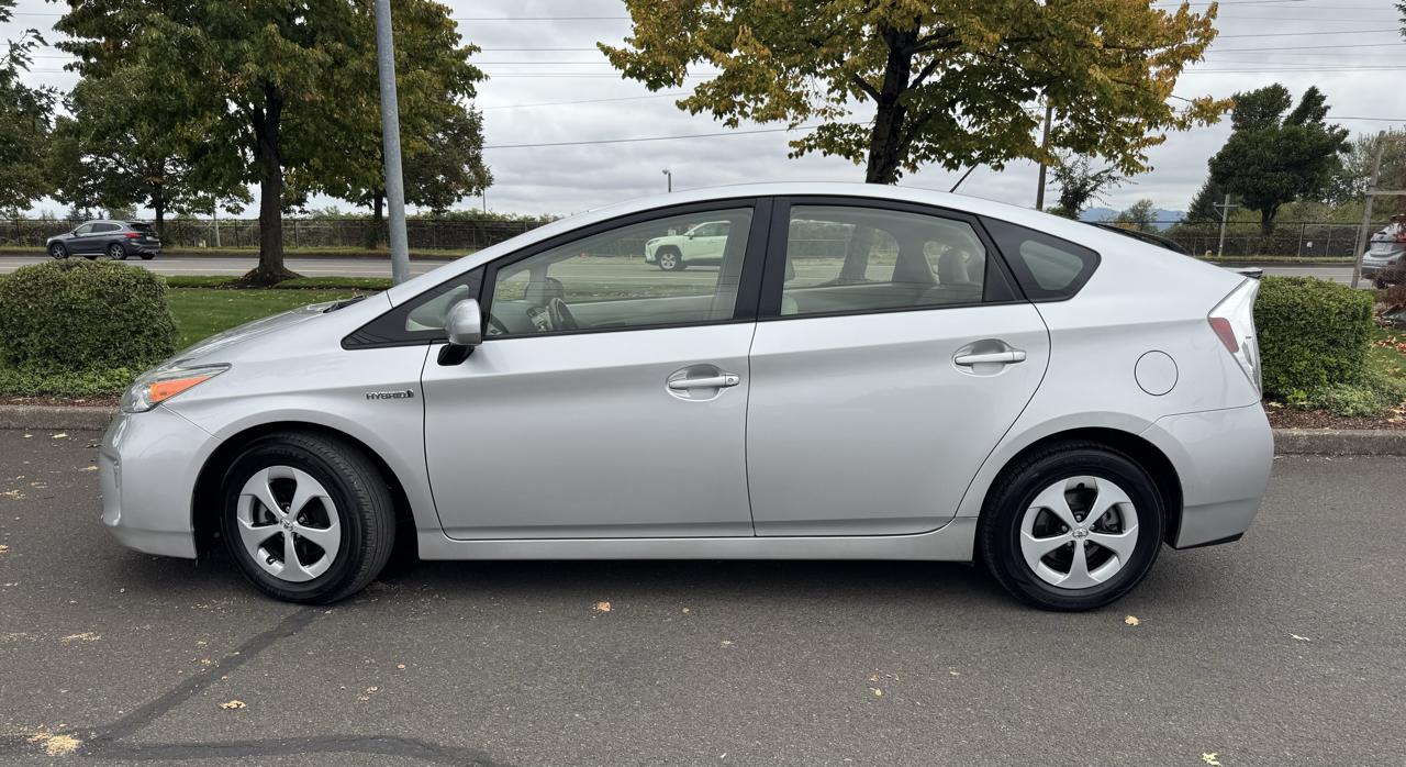 Toyota Prius 5dr HB Persona Series Special Edition (Natl) 2015