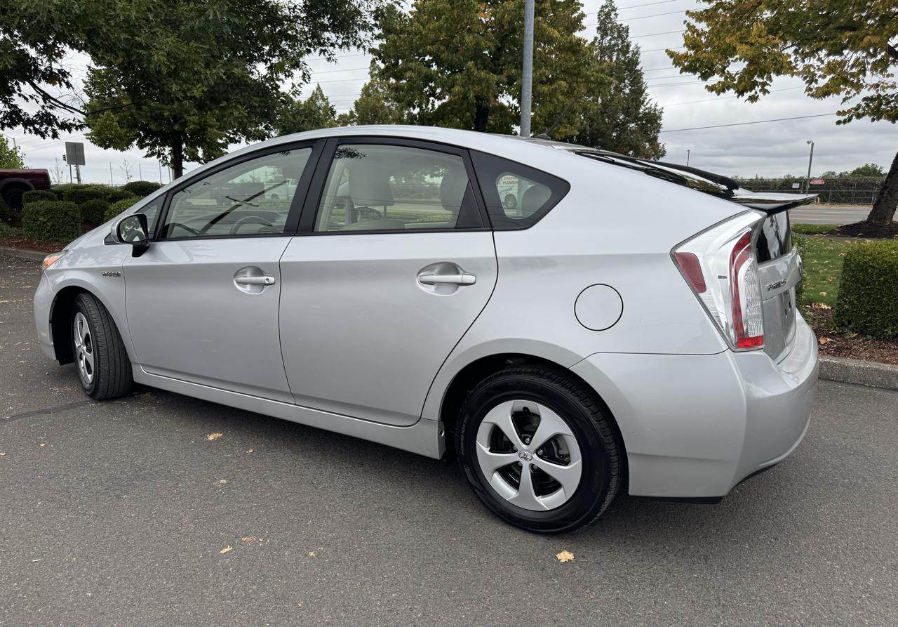 Toyota Prius 5dr HB Persona Series Special Edition (Natl) 2015