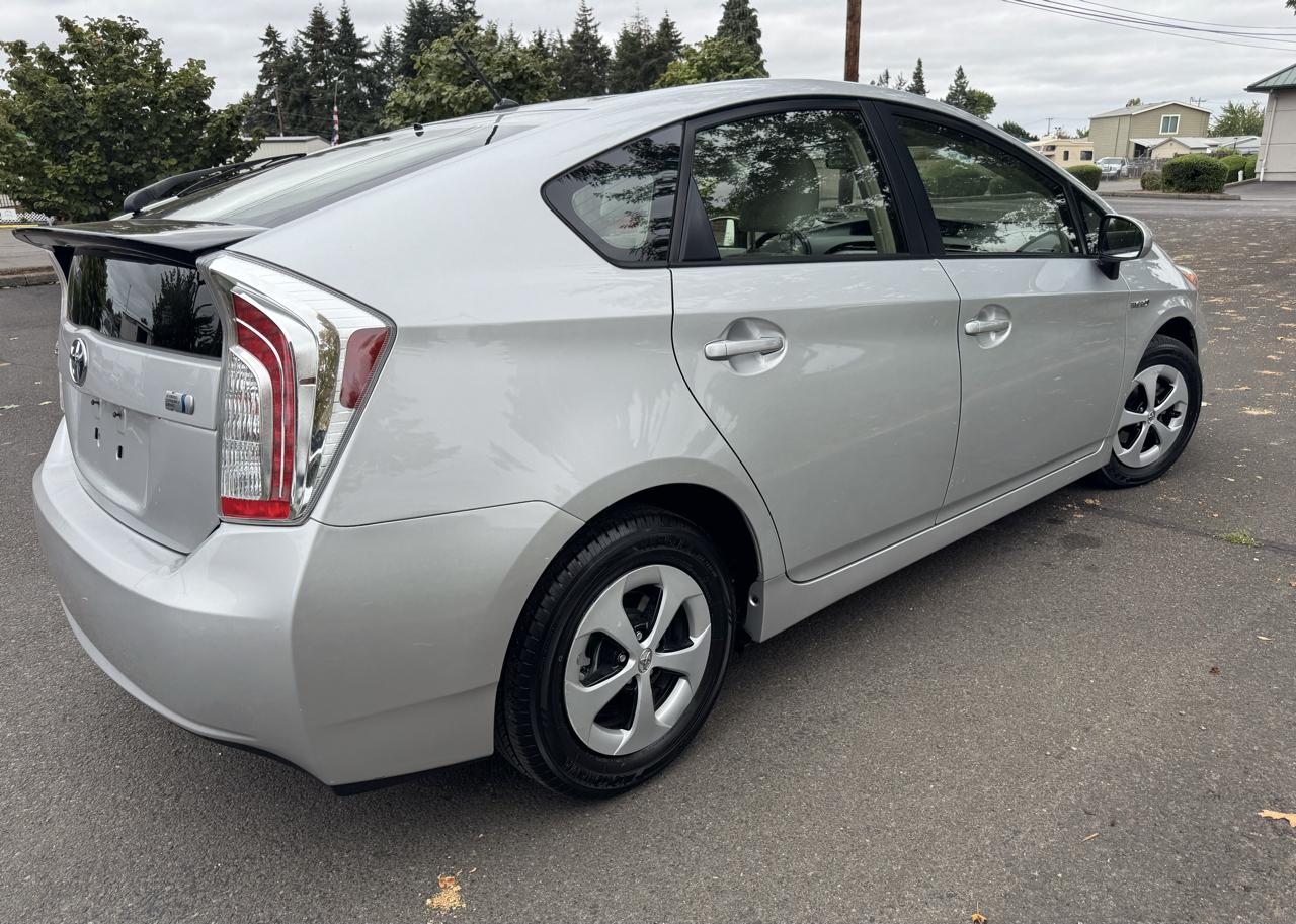 Toyota Prius 5dr HB Persona Series Special Edition (Natl) 2015