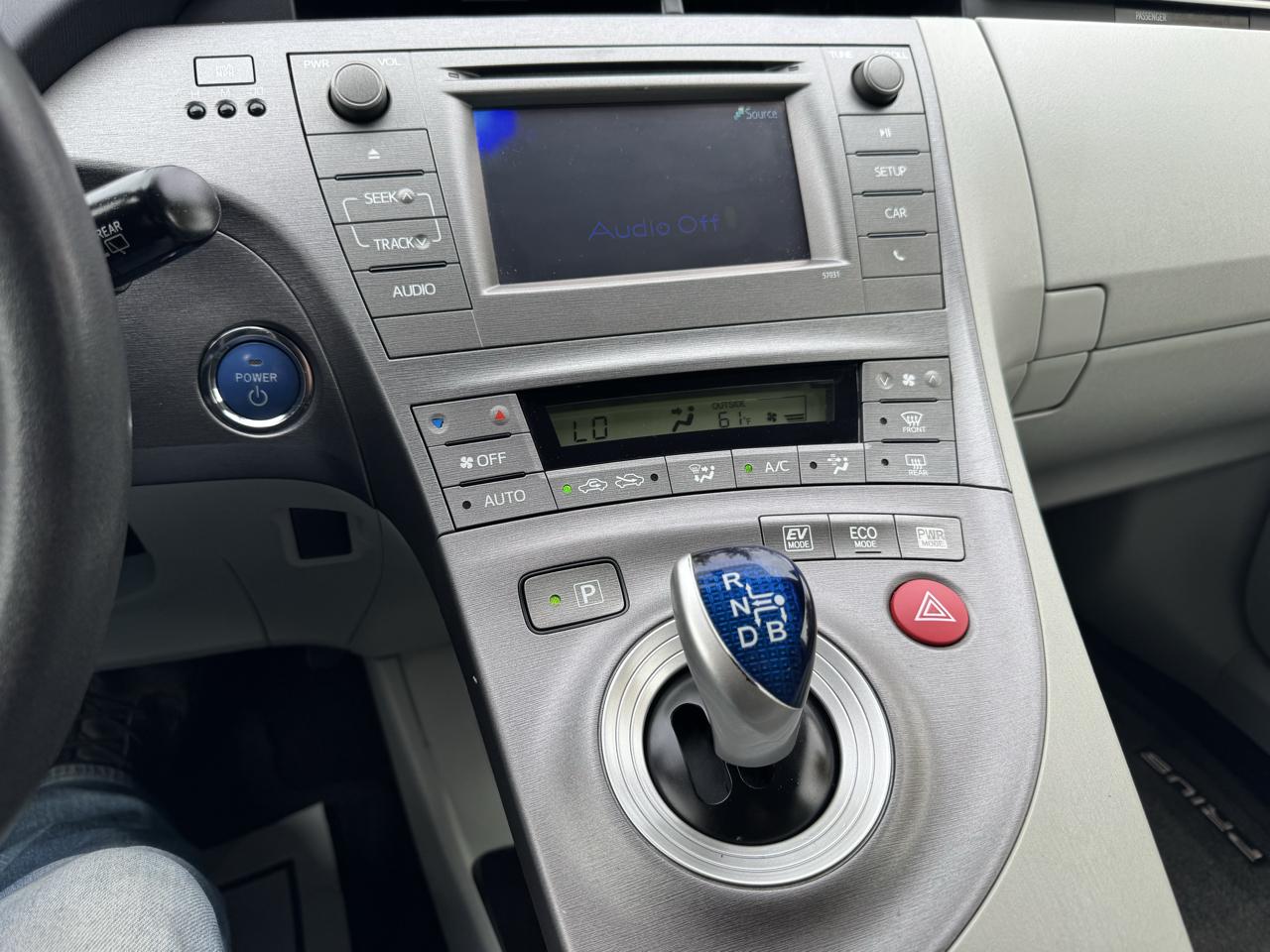 Toyota Prius 5dr HB Persona Series Special Edition (Natl) 2015