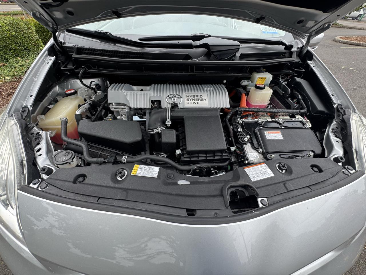 Toyota Prius 5dr HB Persona Series Special Edition (Natl) 2015