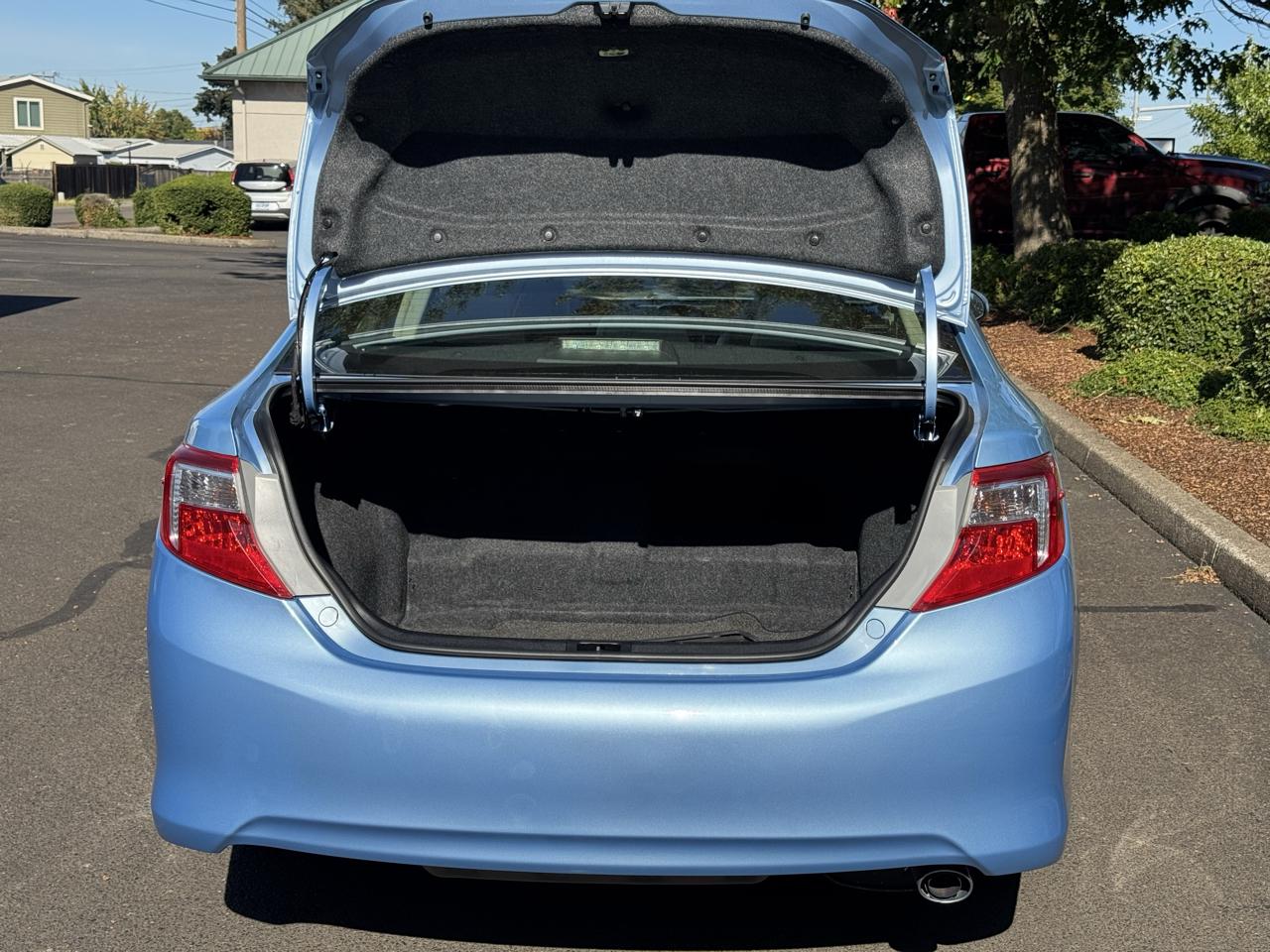 Toyota Camry Hybrid 4dr Sdn XLE (Natl) 2012