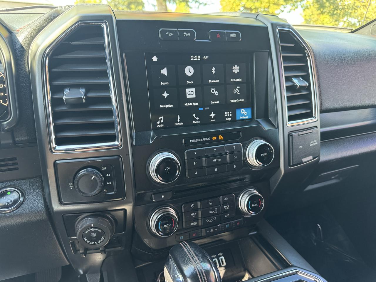 Ford F-150 4WD SuperCrew 145" Lariat 2016