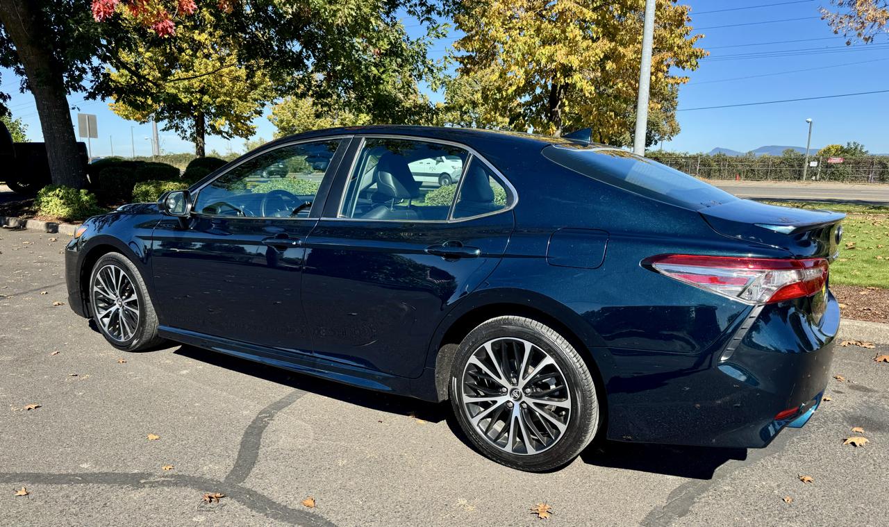 Toyota Camry XLE Auto (Natl) 2019