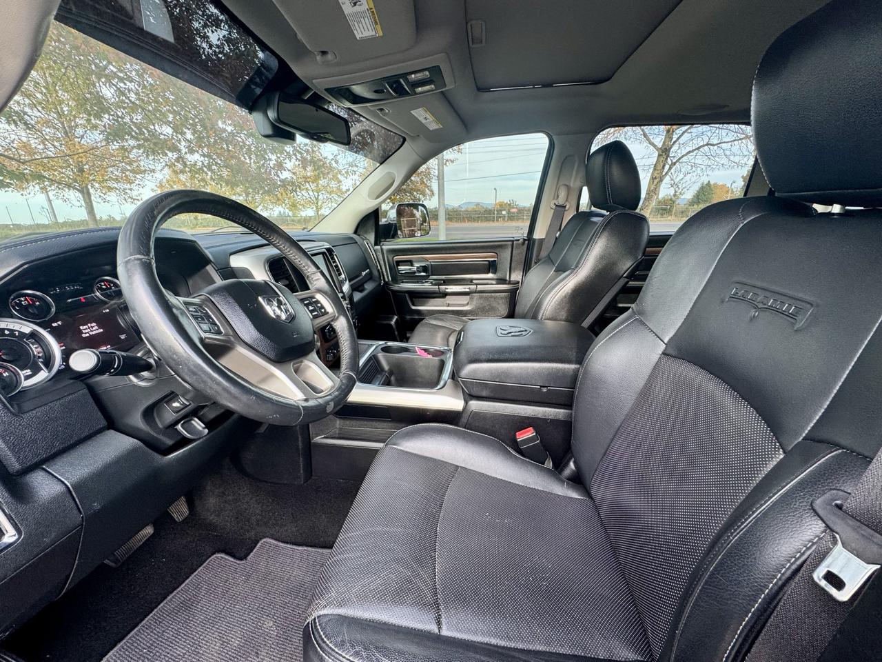 RAM 1500 4WD Crew Cab 149" Laramie 2016