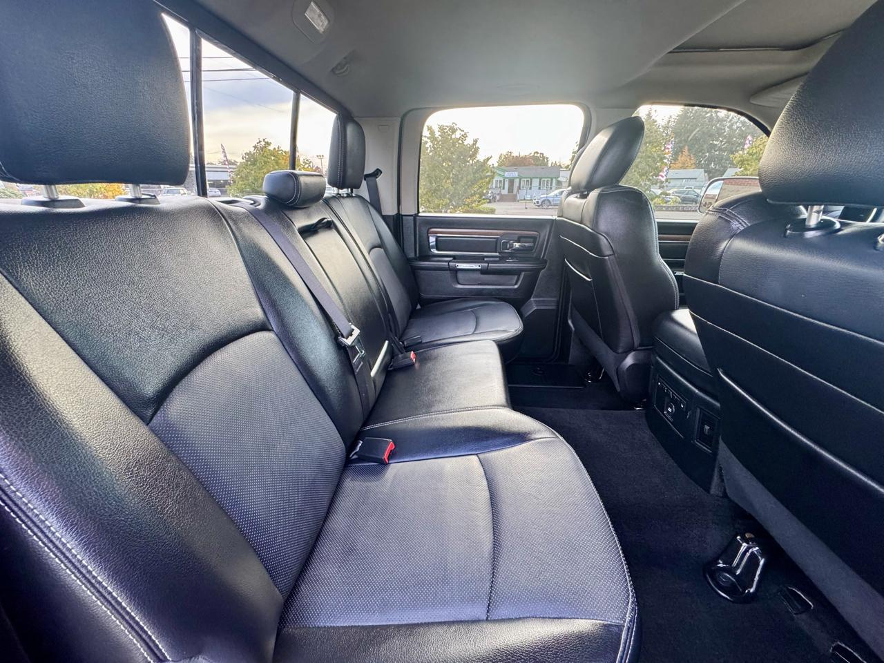 RAM 1500 4WD Crew Cab 149" Laramie 2016