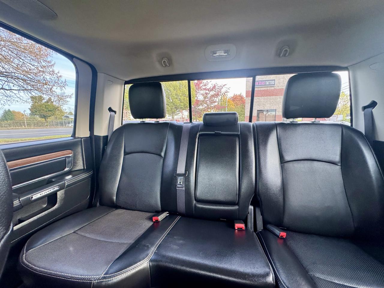 RAM 1500 4WD Crew Cab 149" Laramie 2016