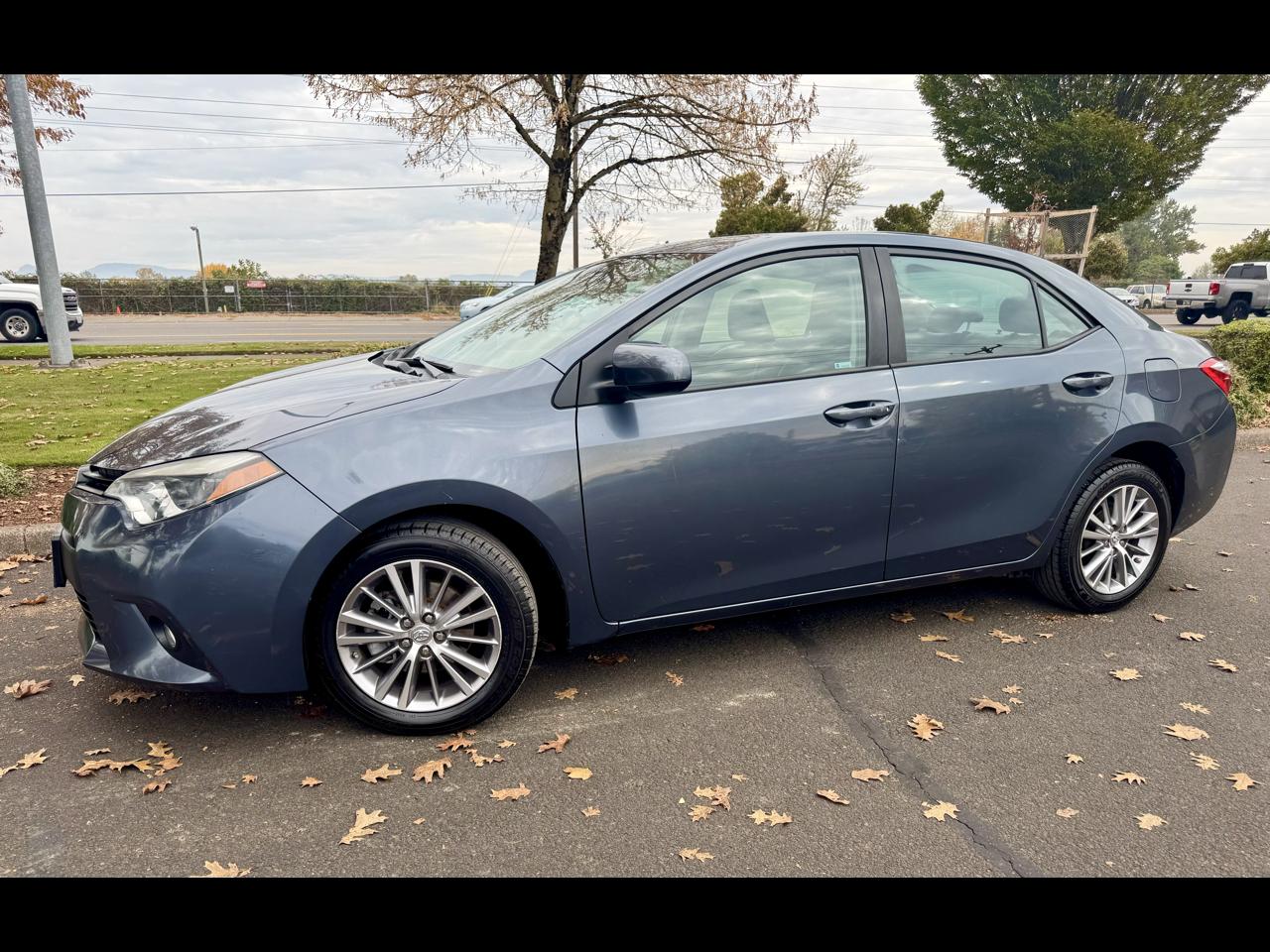 Toyota Corolla 4dr Sdn CVT LE Premium (Natl) 2014