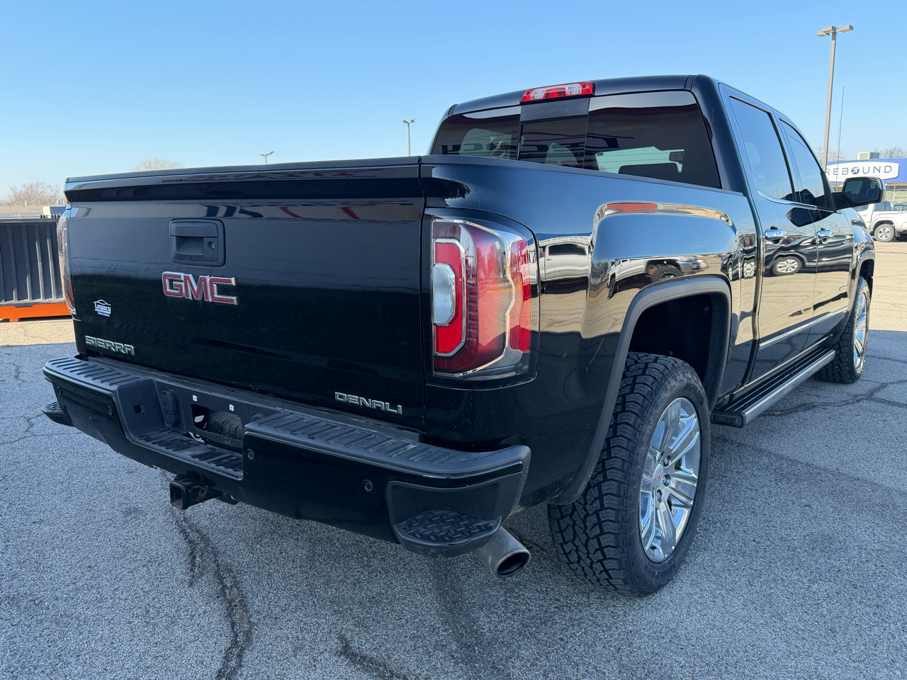 GMC Sierra 1500 4WD Crew Cab 143.5" Denali 2016