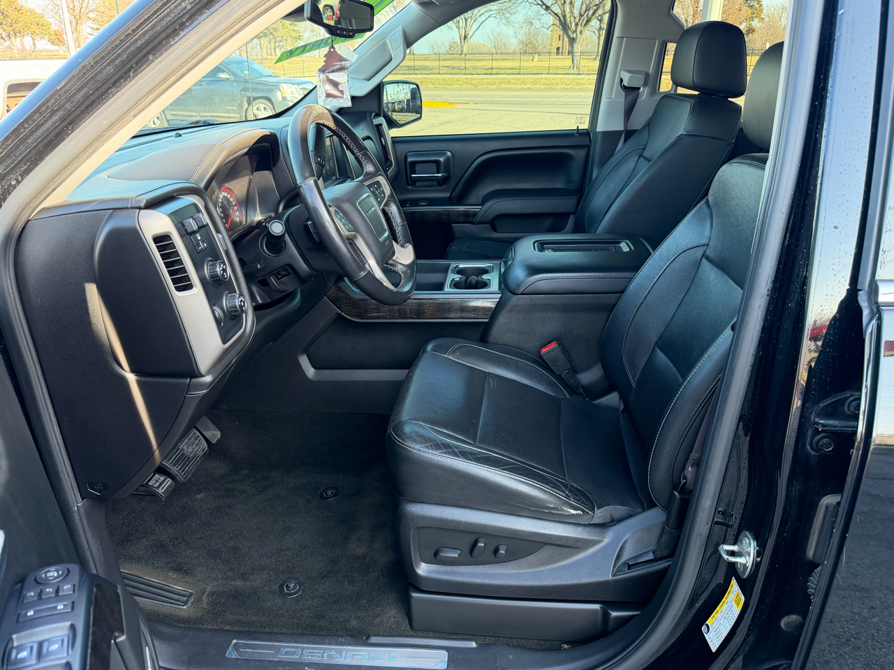 GMC Sierra 1500 4WD Crew Cab 143.5" Denali 2016