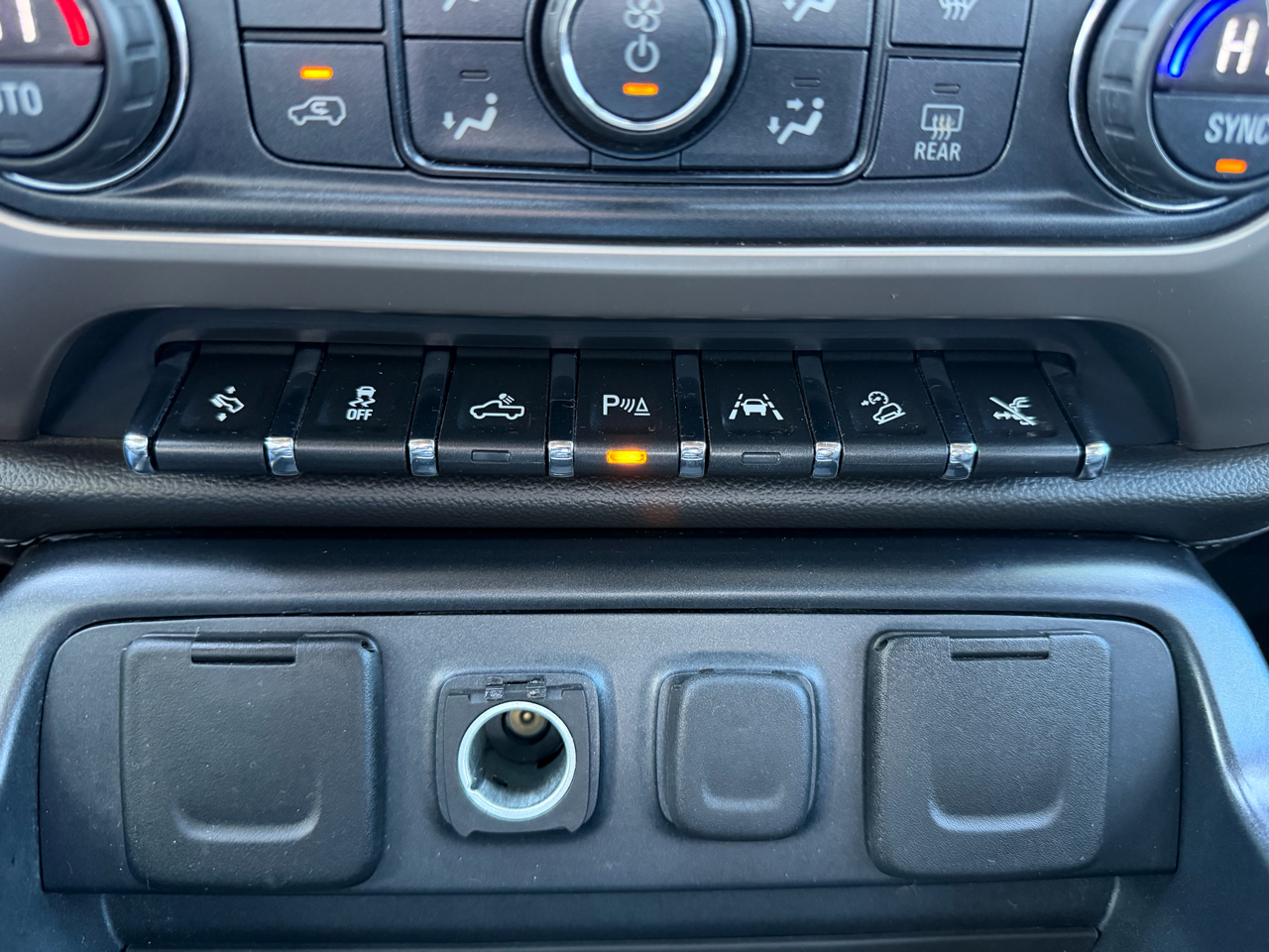 GMC Sierra 1500 4WD Crew Cab 143.5" Denali 2016