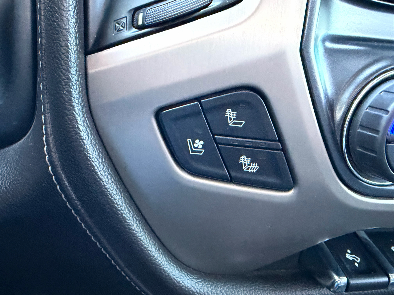 GMC Sierra 1500 4WD Crew Cab 143.5" Denali 2016