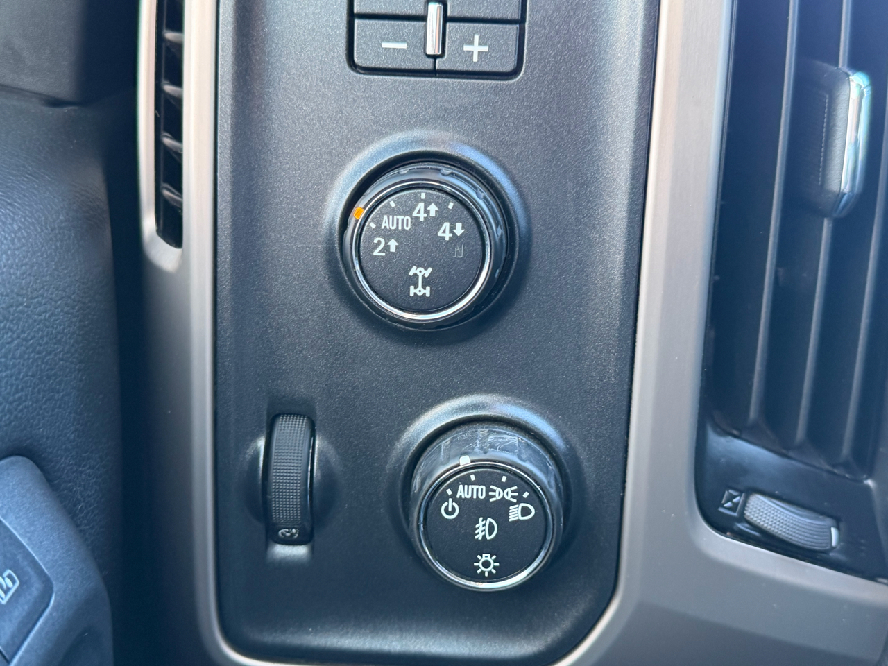 GMC Sierra 1500 4WD Crew Cab 143.5" Denali 2016