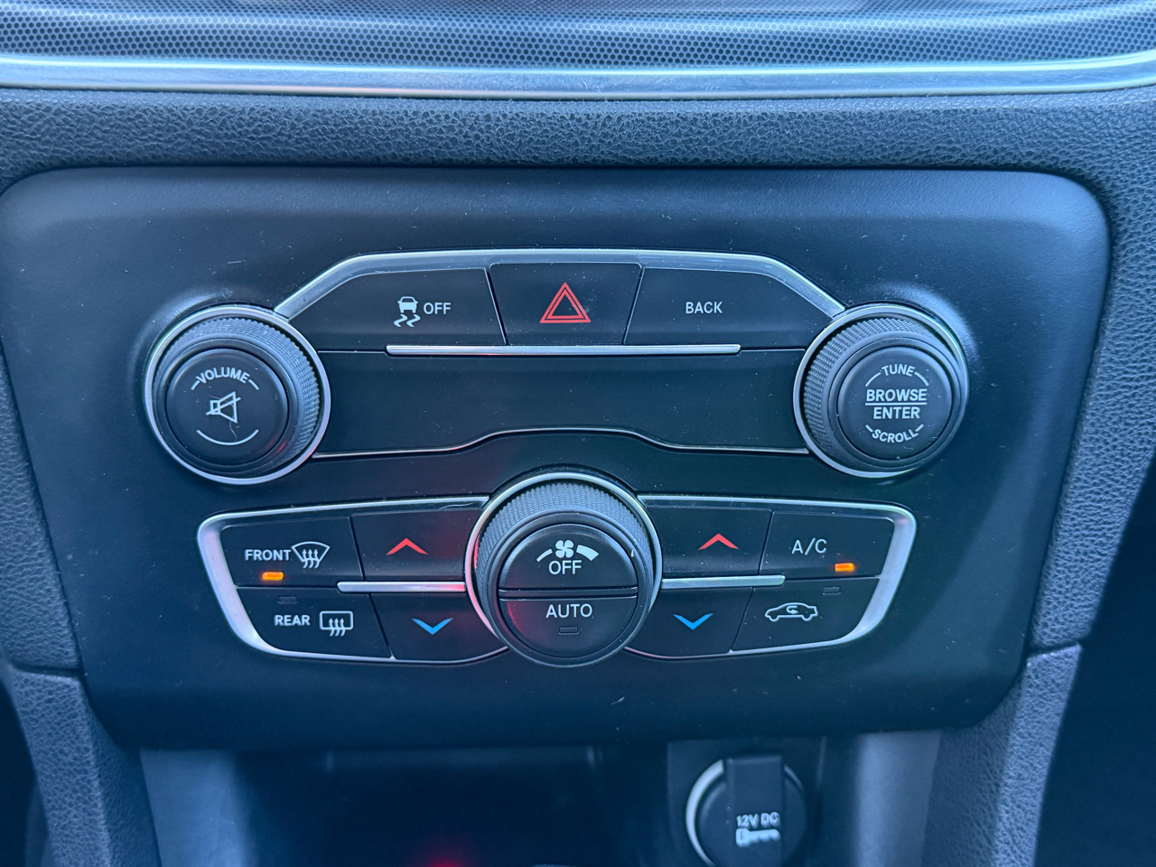 Dodge Charger 4dr Sdn SXT RWD 2016