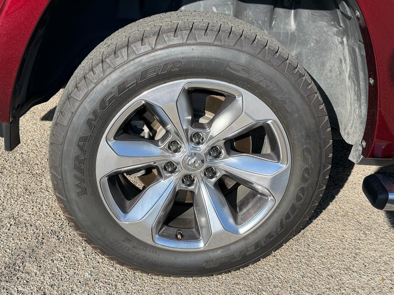 RAM 1500 Laramie 4x4 Crew Cab 5'7" Box 2019