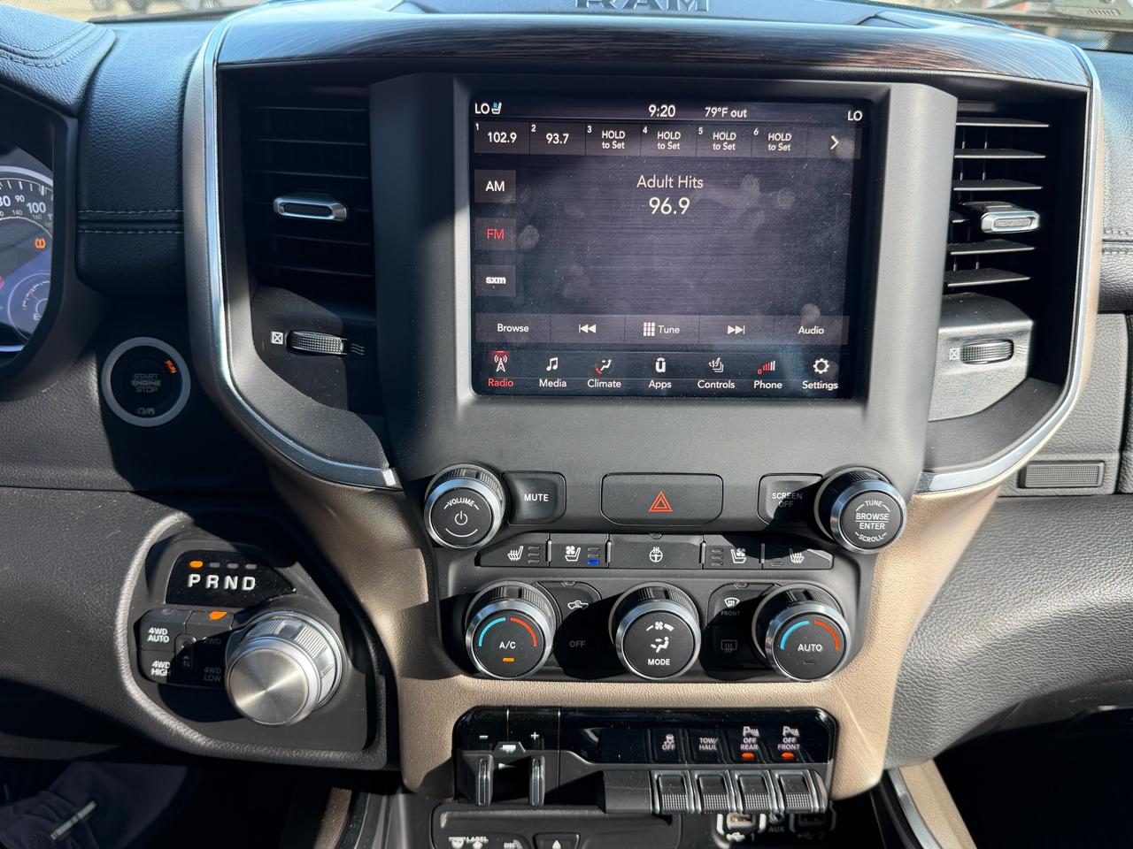 RAM 1500 Laramie 4x4 Crew Cab 5'7" Box 2019