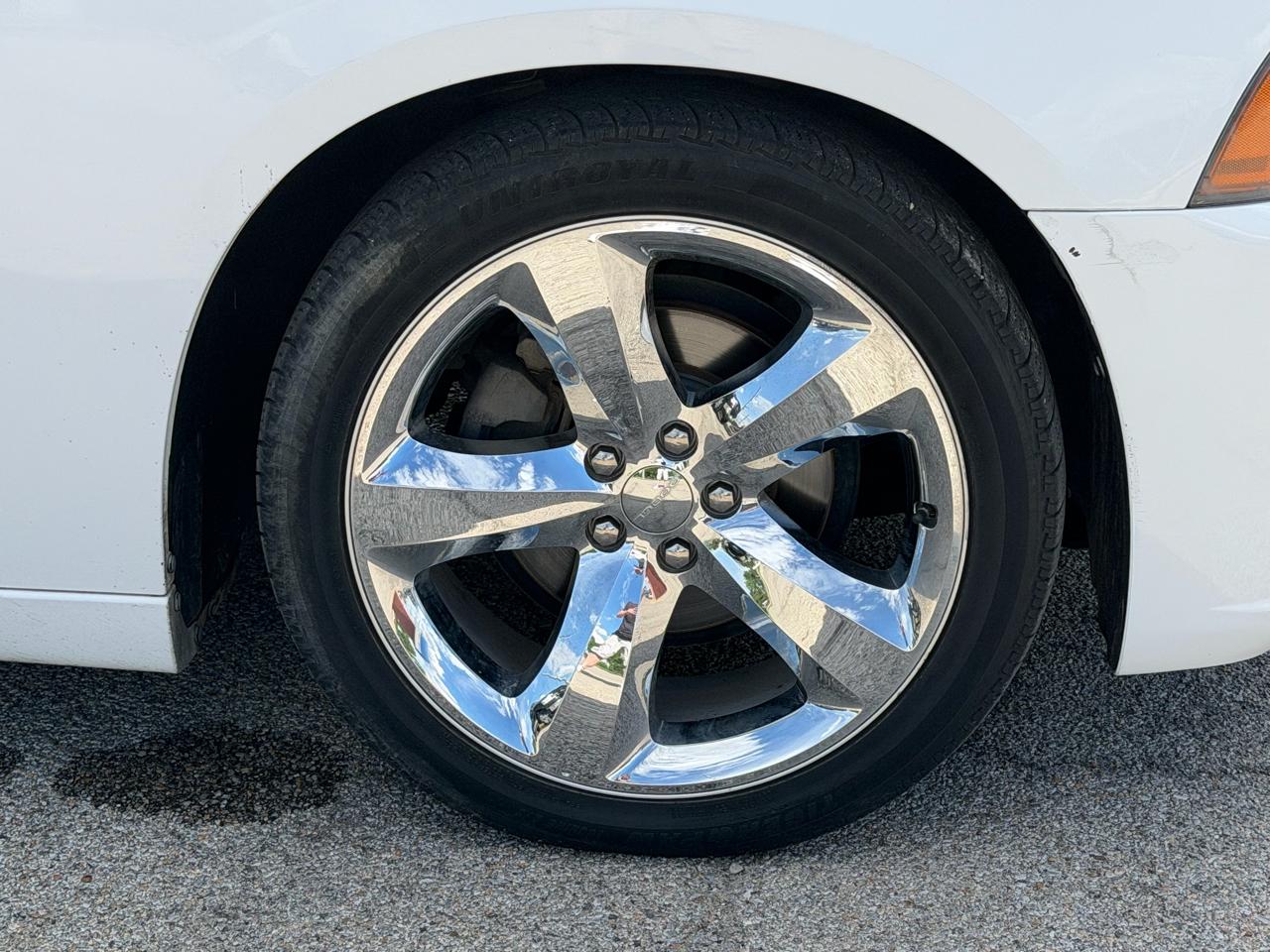 Dodge Charger 4dr Sdn SXT Plus RWD 2012