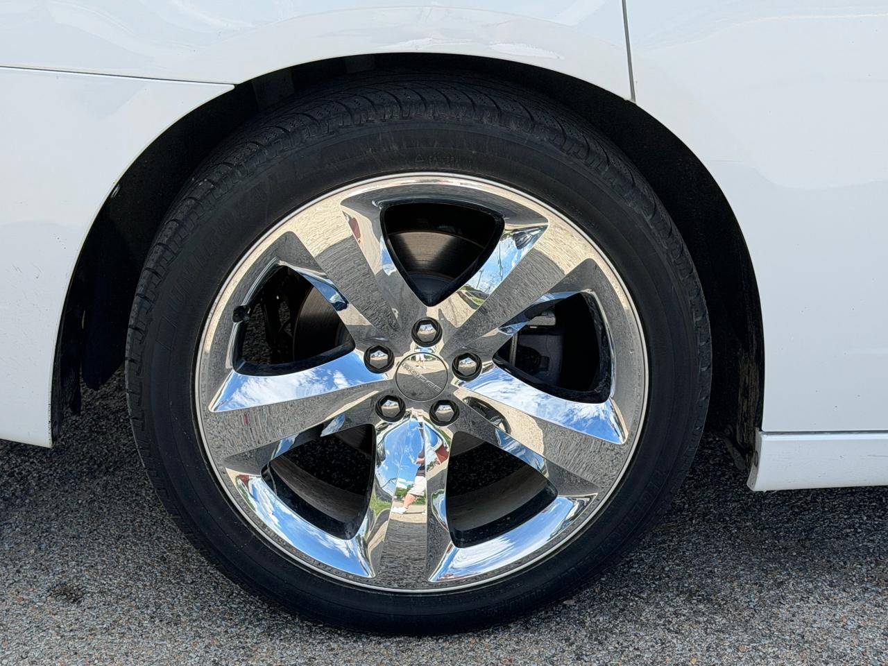 Dodge Charger 4dr Sdn SXT Plus RWD 2012