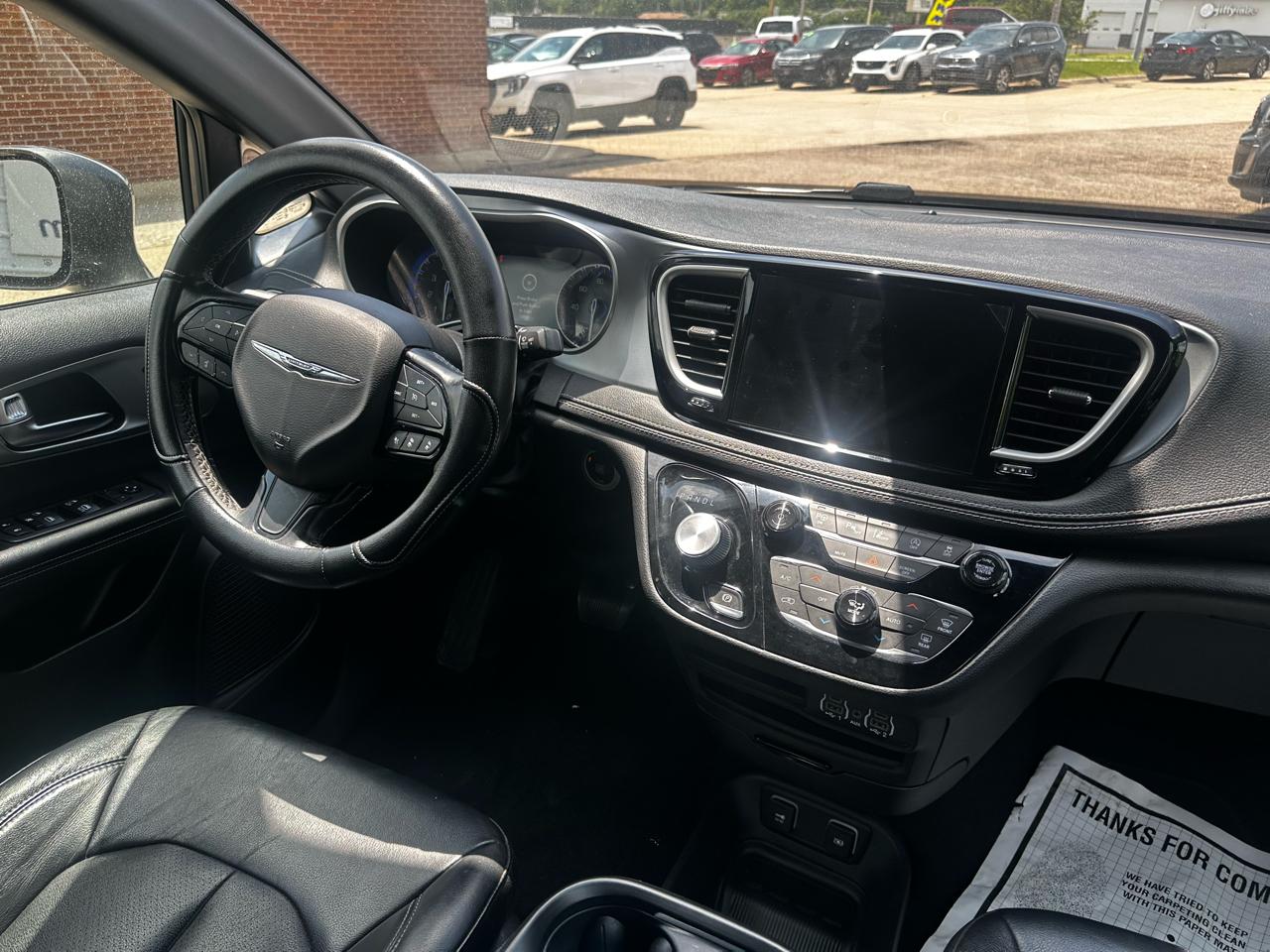 Chrysler Pacifica Touring L FWD 2021