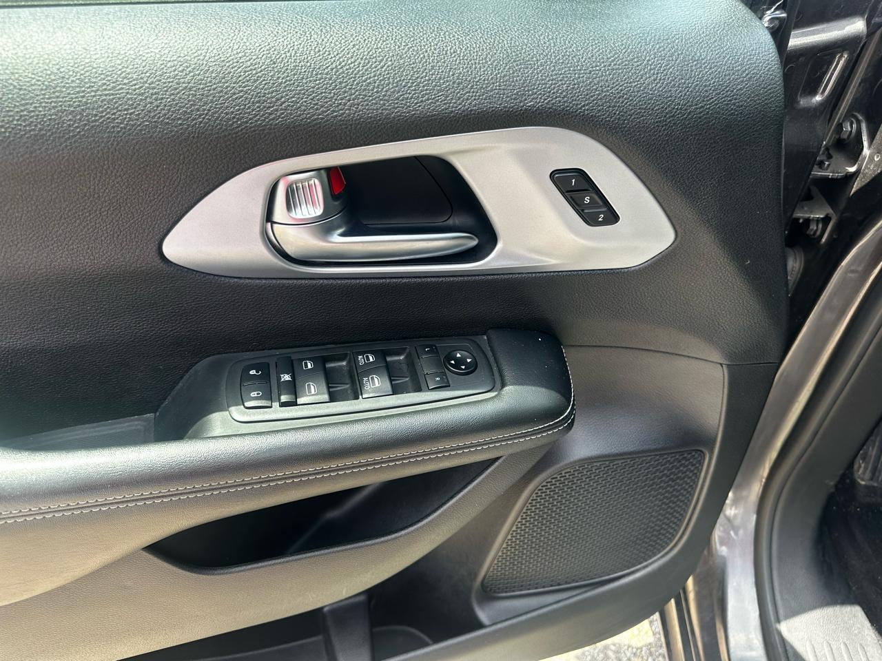 Chrysler Pacifica Touring L FWD 2021