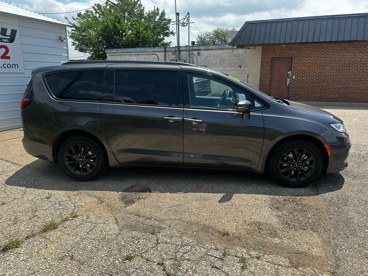 Chrysler Pacifica Touring L FWD 2021