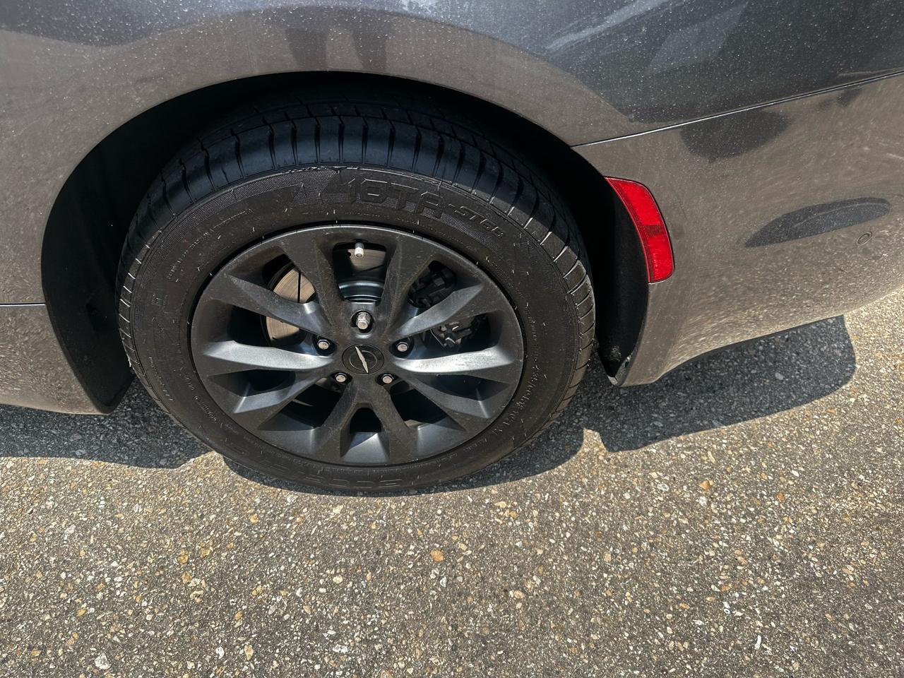 Chrysler Pacifica Touring L FWD 2021