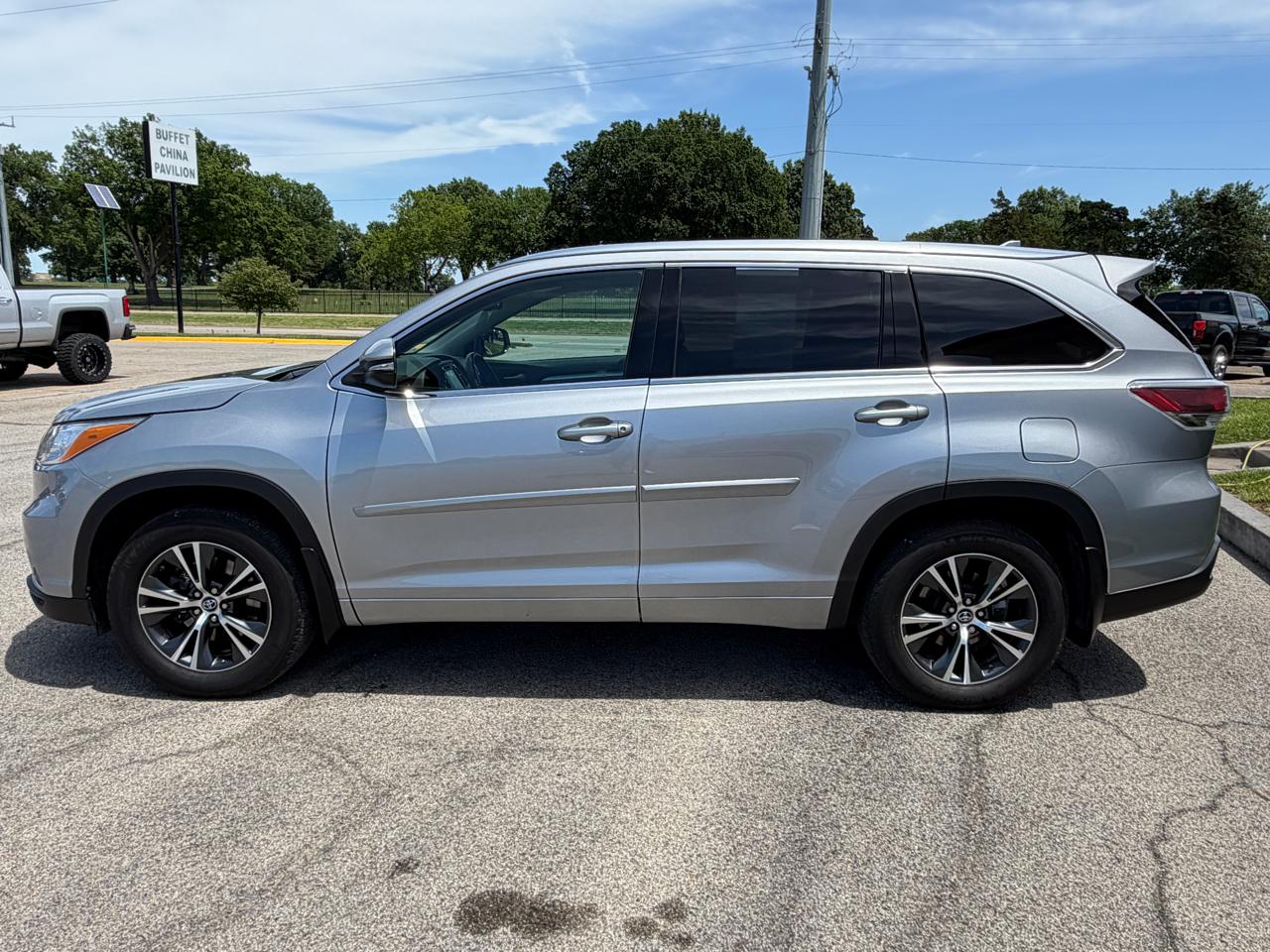 Toyota Highlander AWD 4dr V6 XLE (Natl) 2016