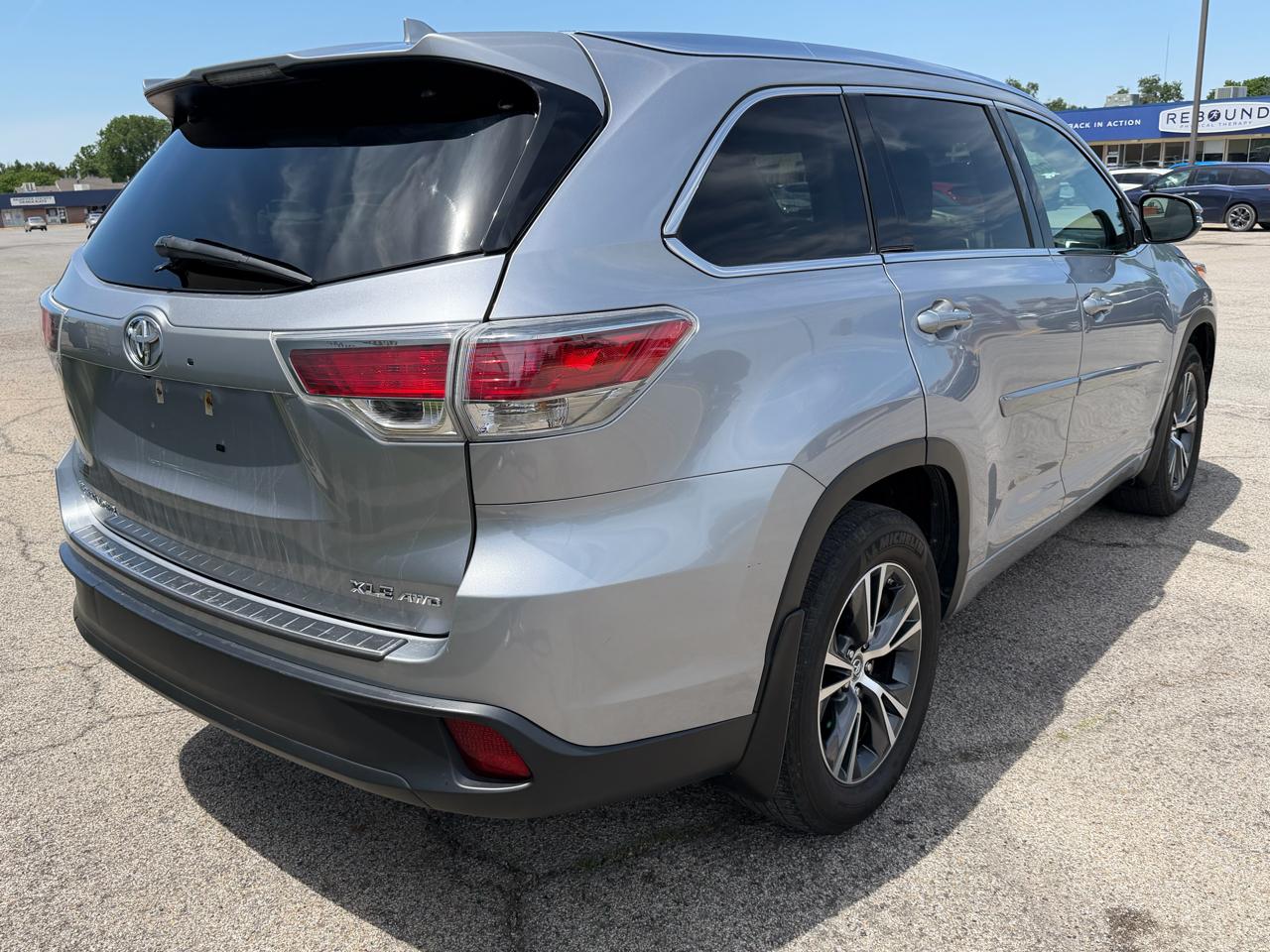 Toyota Highlander AWD 4dr V6 XLE (Natl) 2016