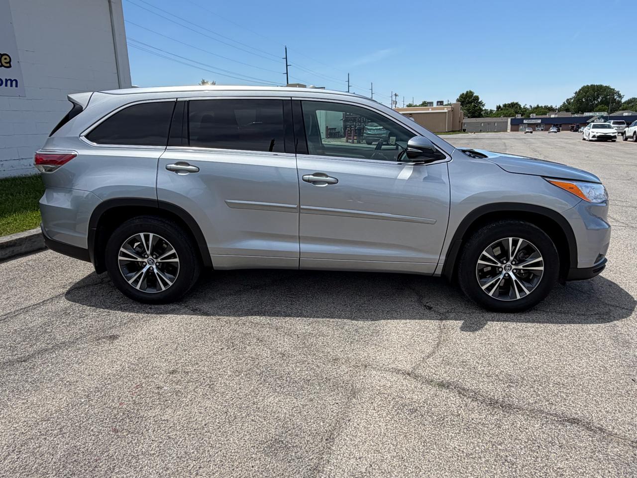Toyota Highlander AWD 4dr V6 XLE (Natl) 2016