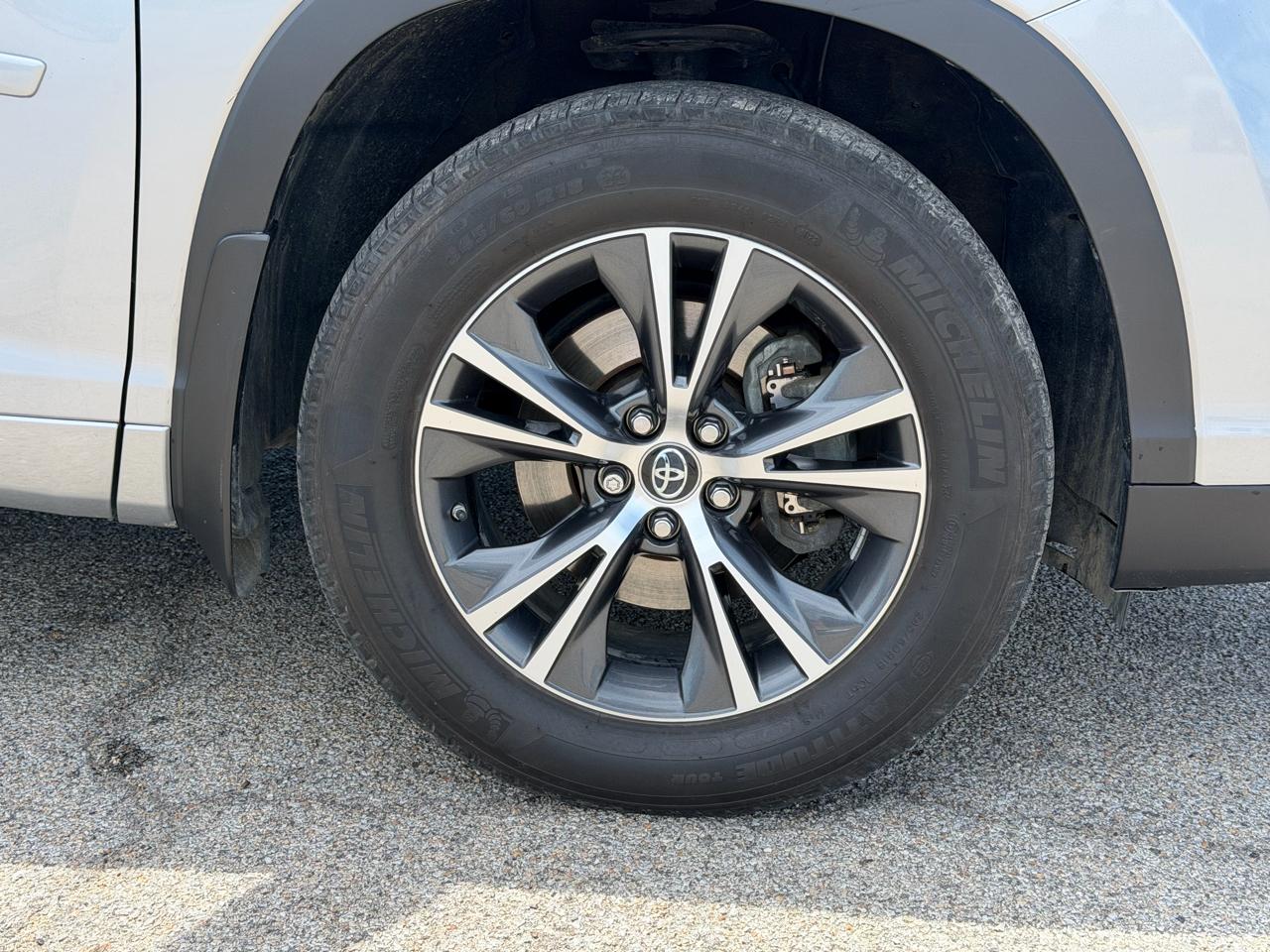 Toyota Highlander AWD 4dr V6 XLE (Natl) 2016