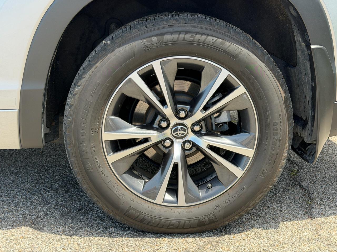 Toyota Highlander AWD 4dr V6 XLE (Natl) 2016