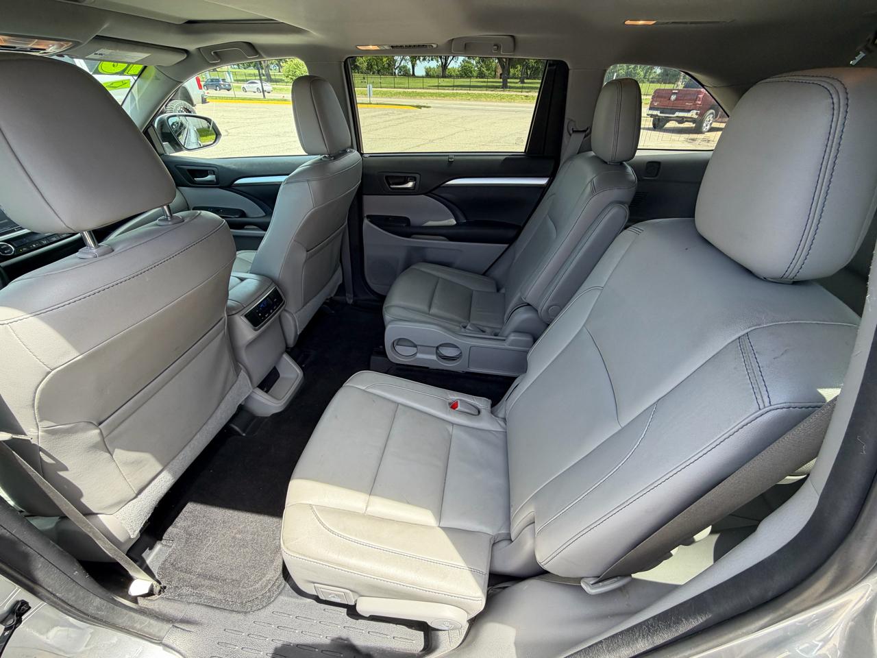 Toyota Highlander AWD 4dr V6 XLE (Natl) 2016