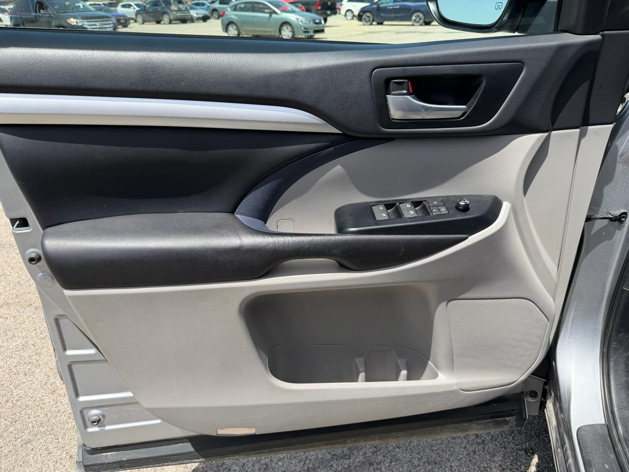 Toyota Highlander AWD 4dr V6 XLE (Natl) 2016