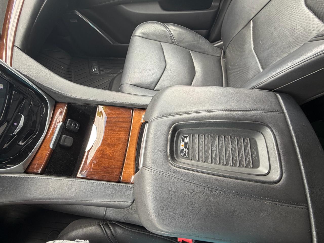 Cadillac Escalade 4WD 4dr Luxury 2018